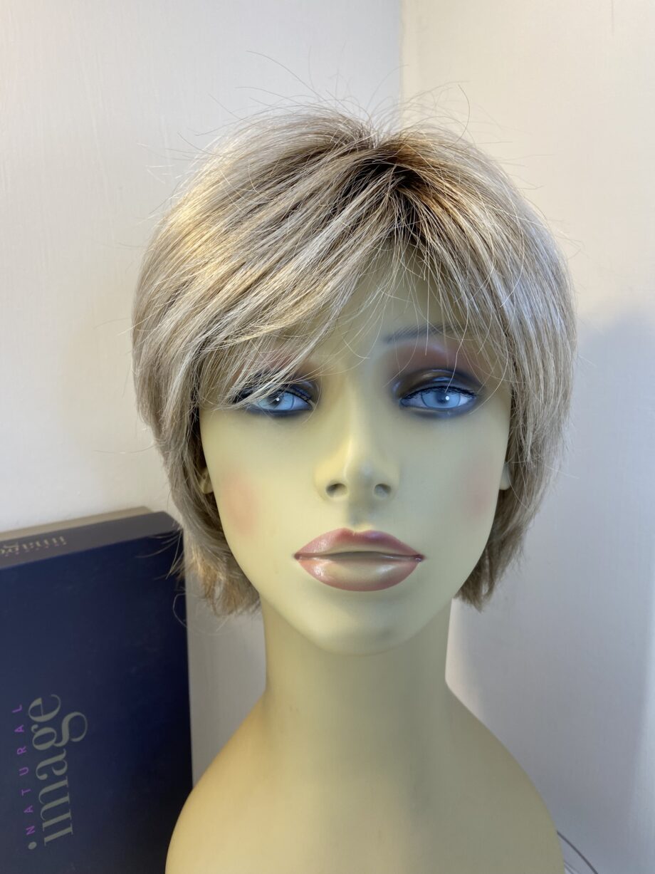 Natural image blonde rooted wig. Bblss500