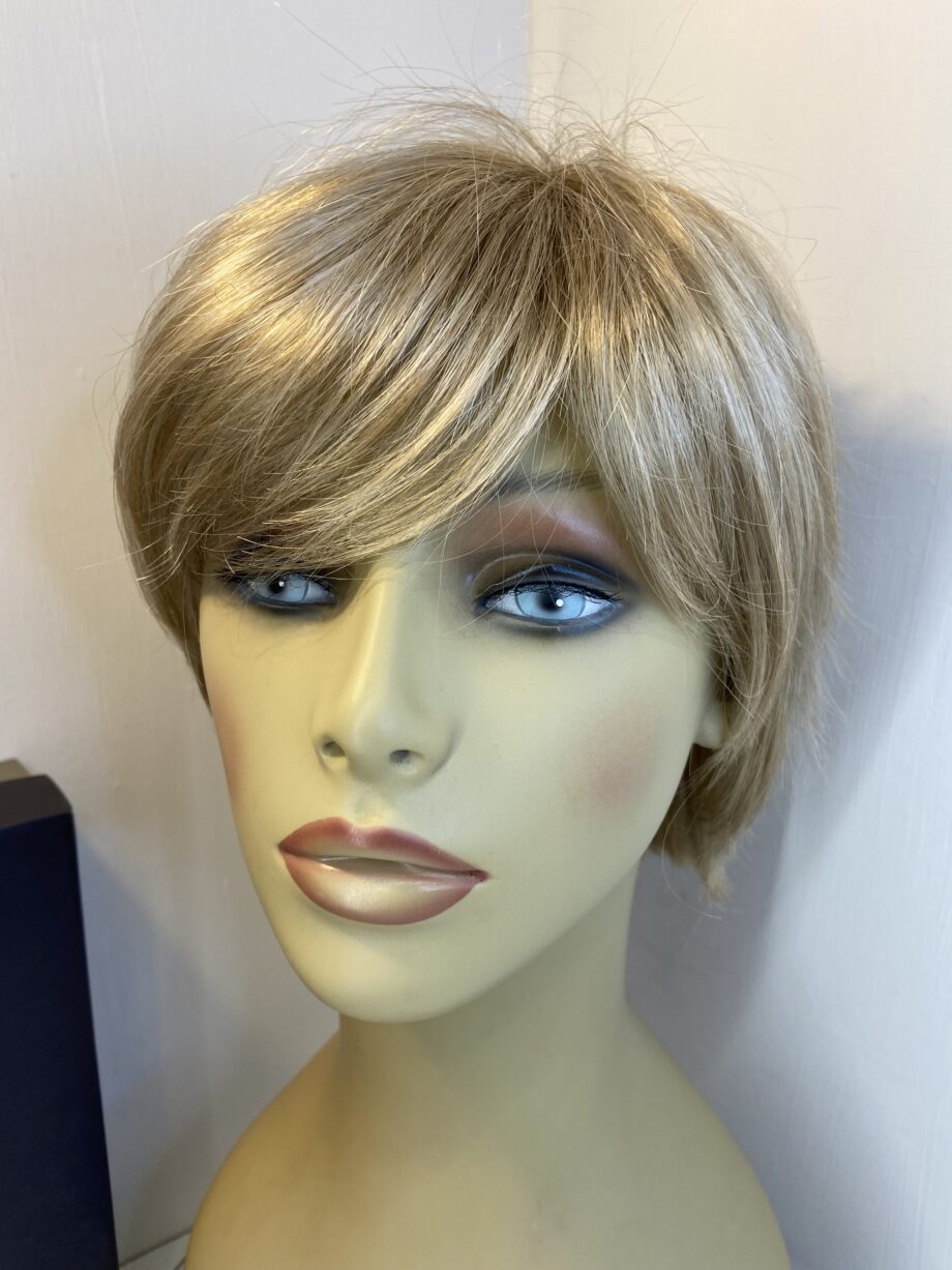 Natural image soft blonde wig. Bblss504
