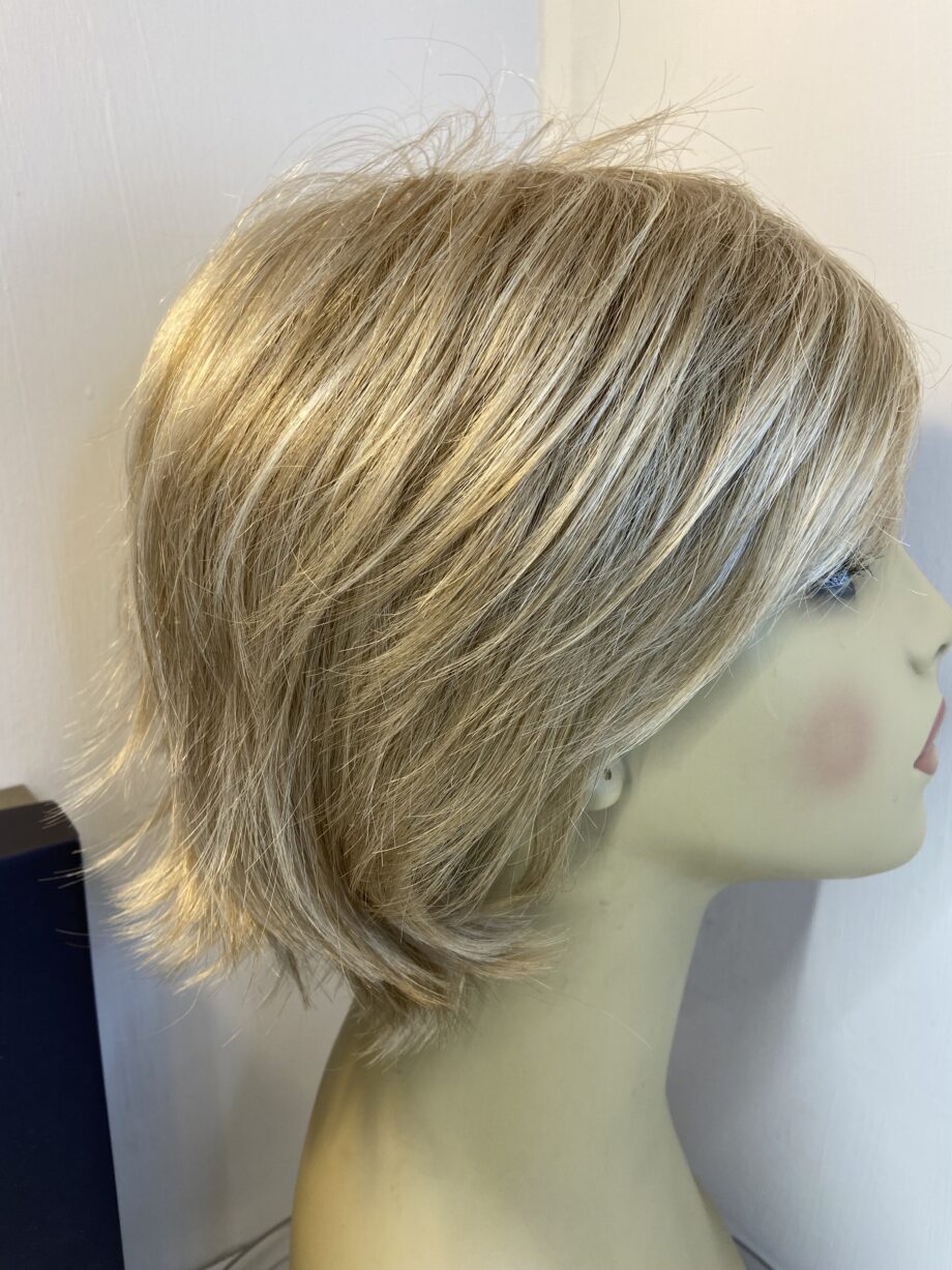 Natural image soft blonde wig. Bblss504
