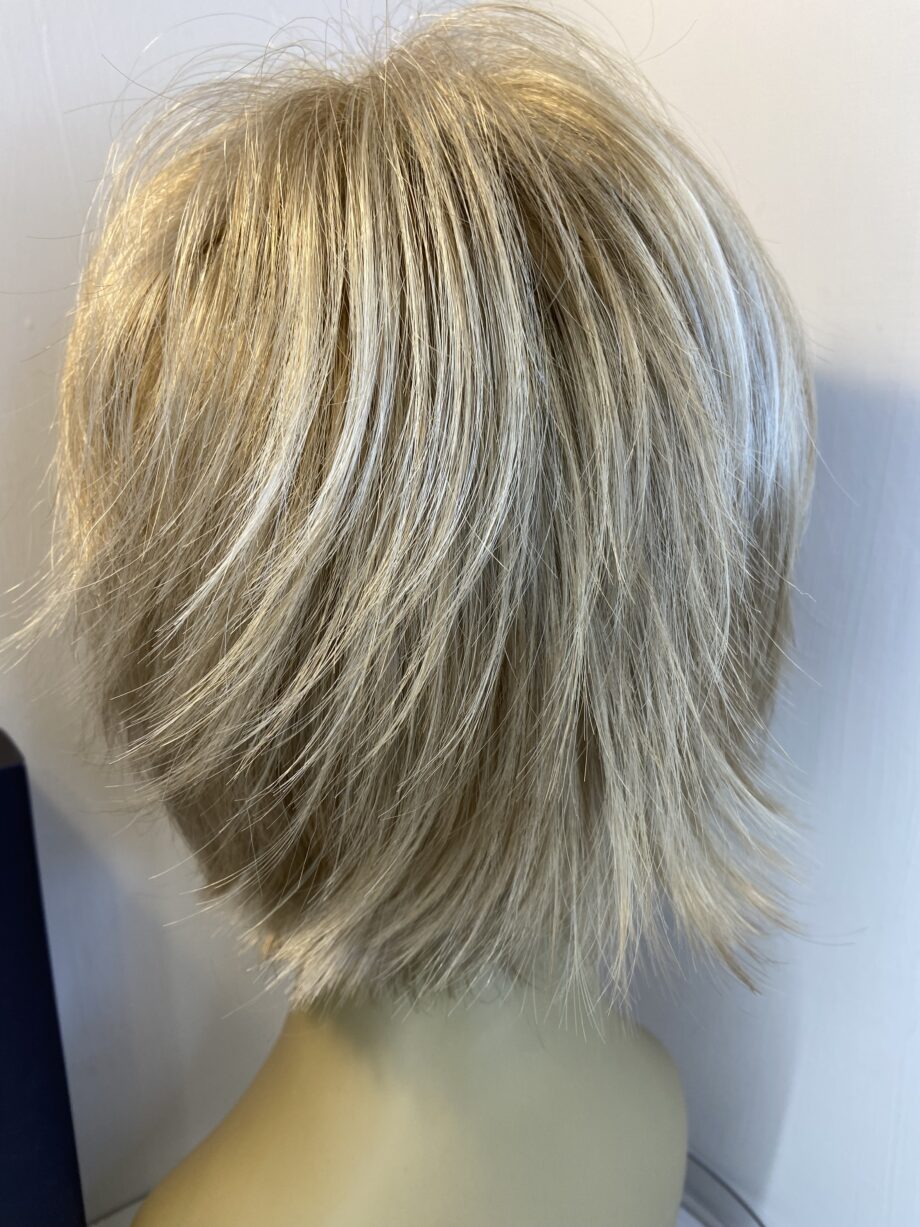 Natural image soft blonde wig. Bblss504