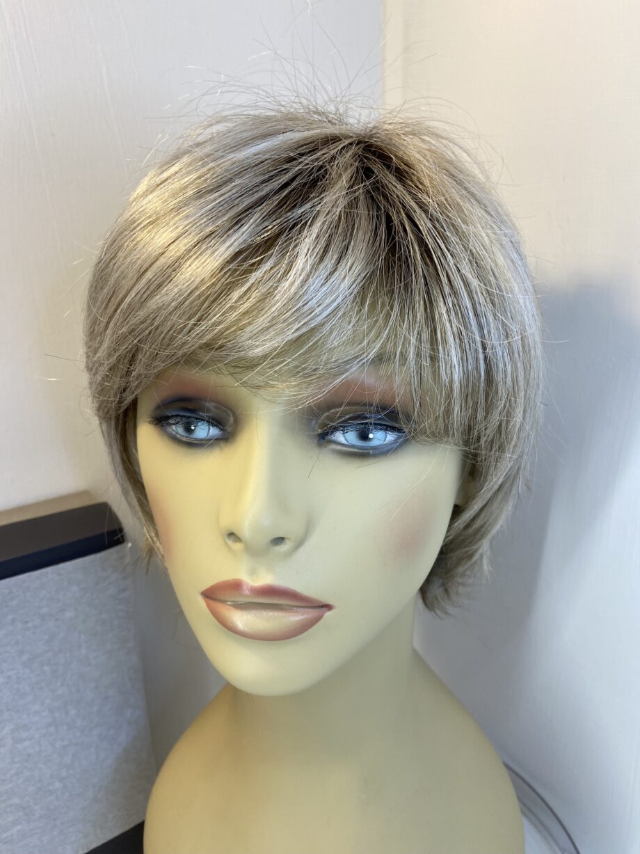 Rooted blonde natural image wig. Bblss506
