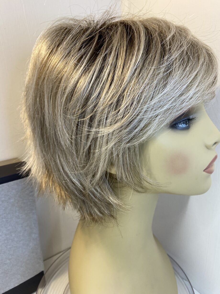 Rooted blonde natural image wig. Bblss506