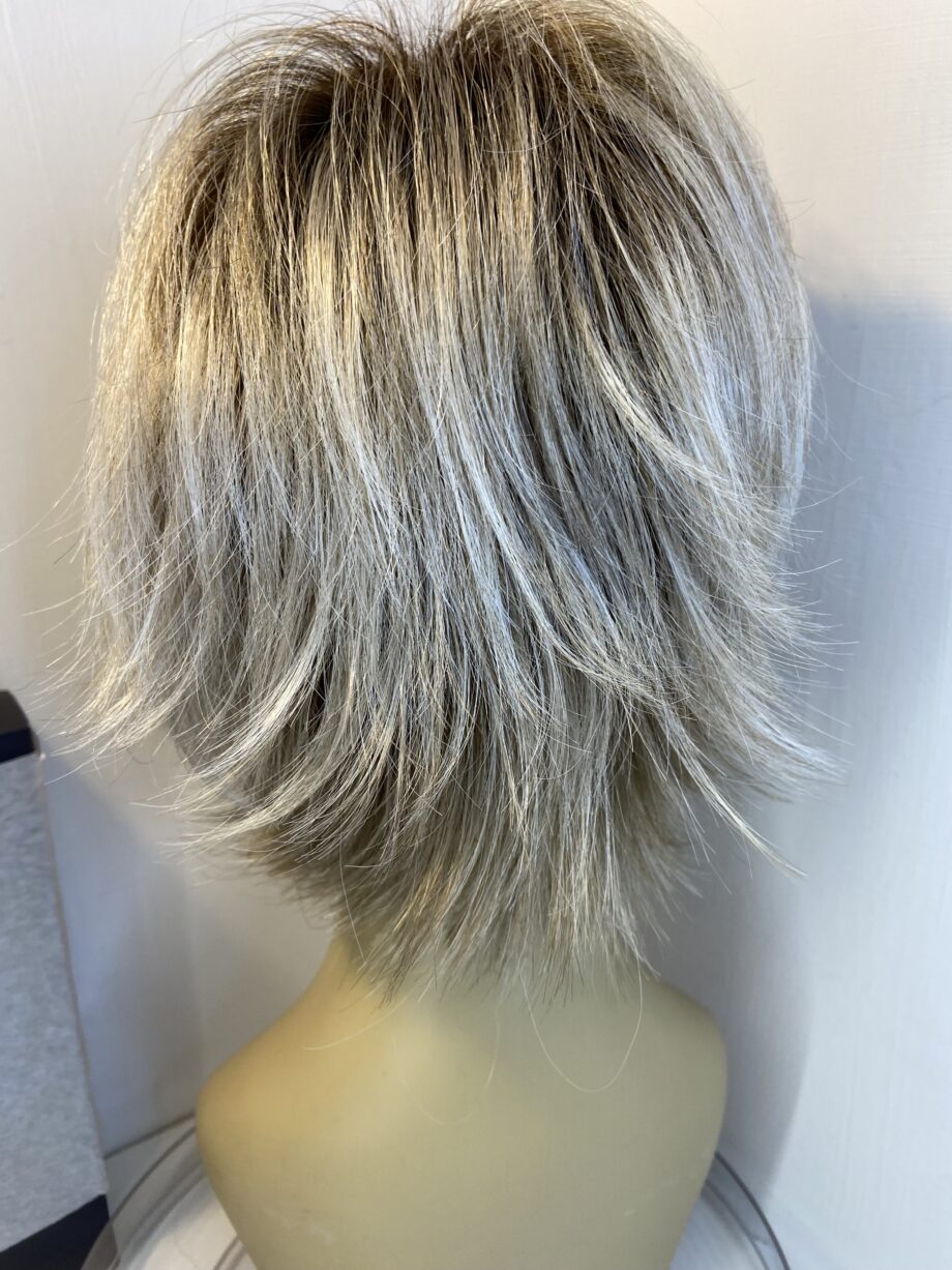 Rooted blonde natural image wig. Bblss506