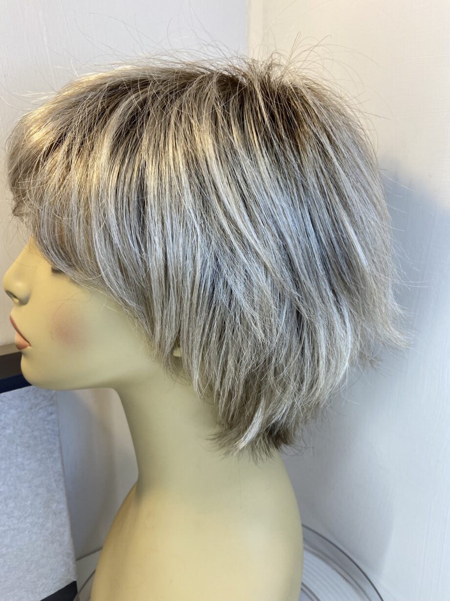 Rooted blonde natural image wig. Bblss506