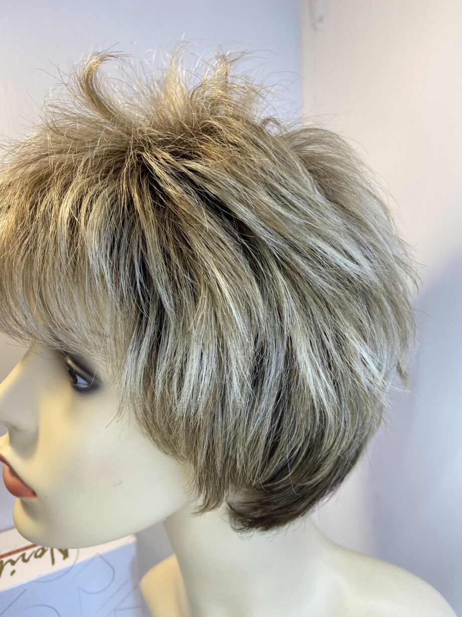 Blonde rooted Noriko wig. Bblss507