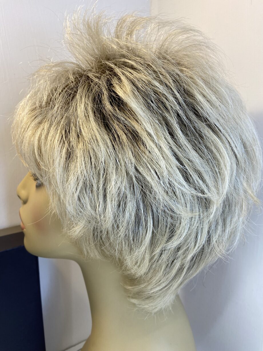 Light blonde rooted natural image wig. Bblss508