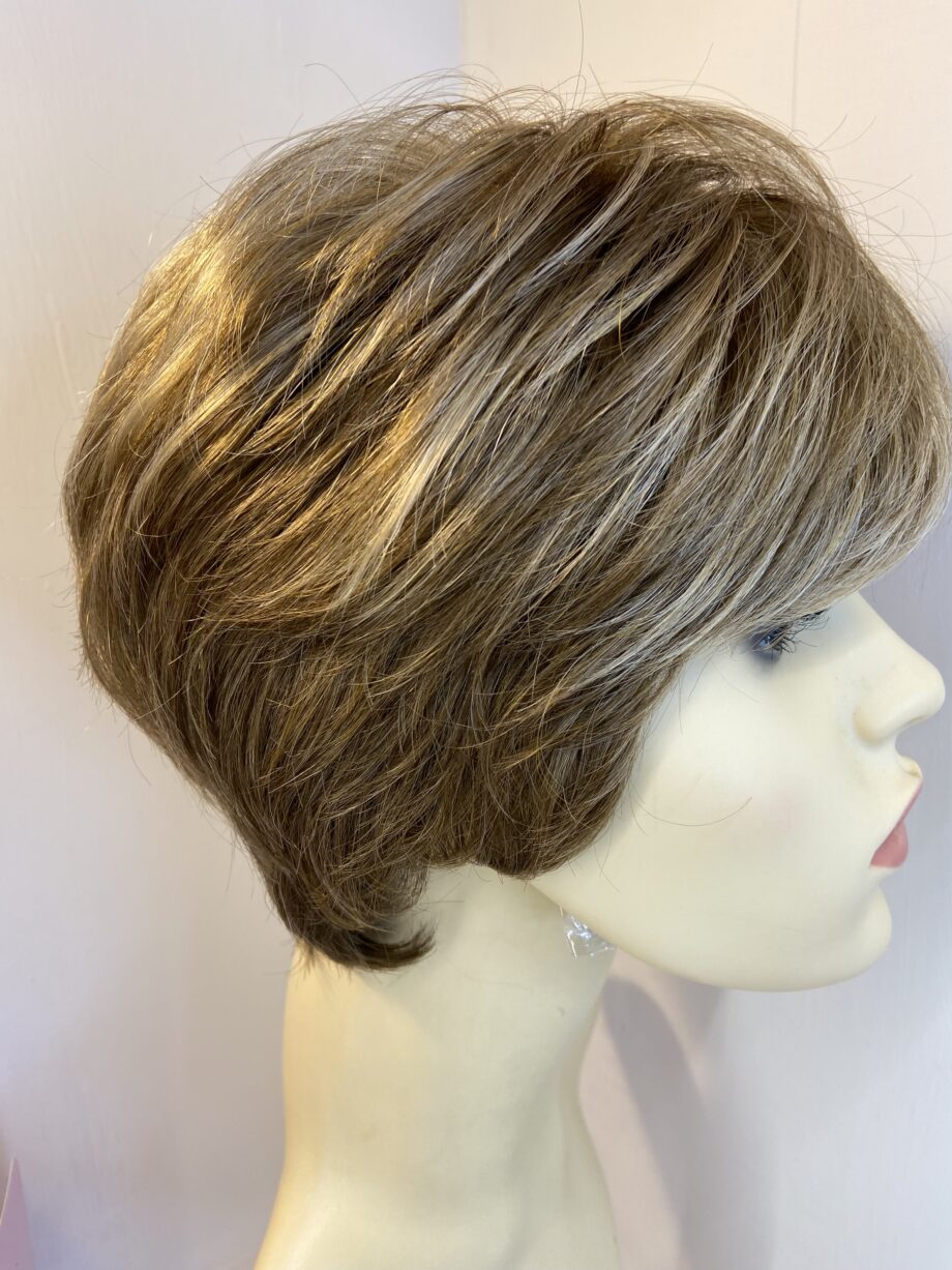 Fabulous stunning brown Paula young wig. Bbrss509