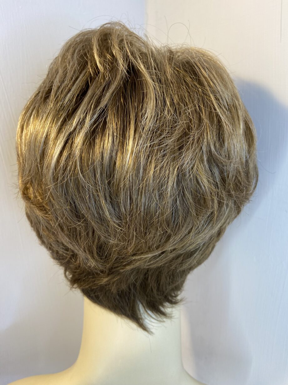 Fabulous stunning brown Paula young wig. Bbrss509