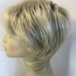 Stunning blonde highlighted wig. Blss748