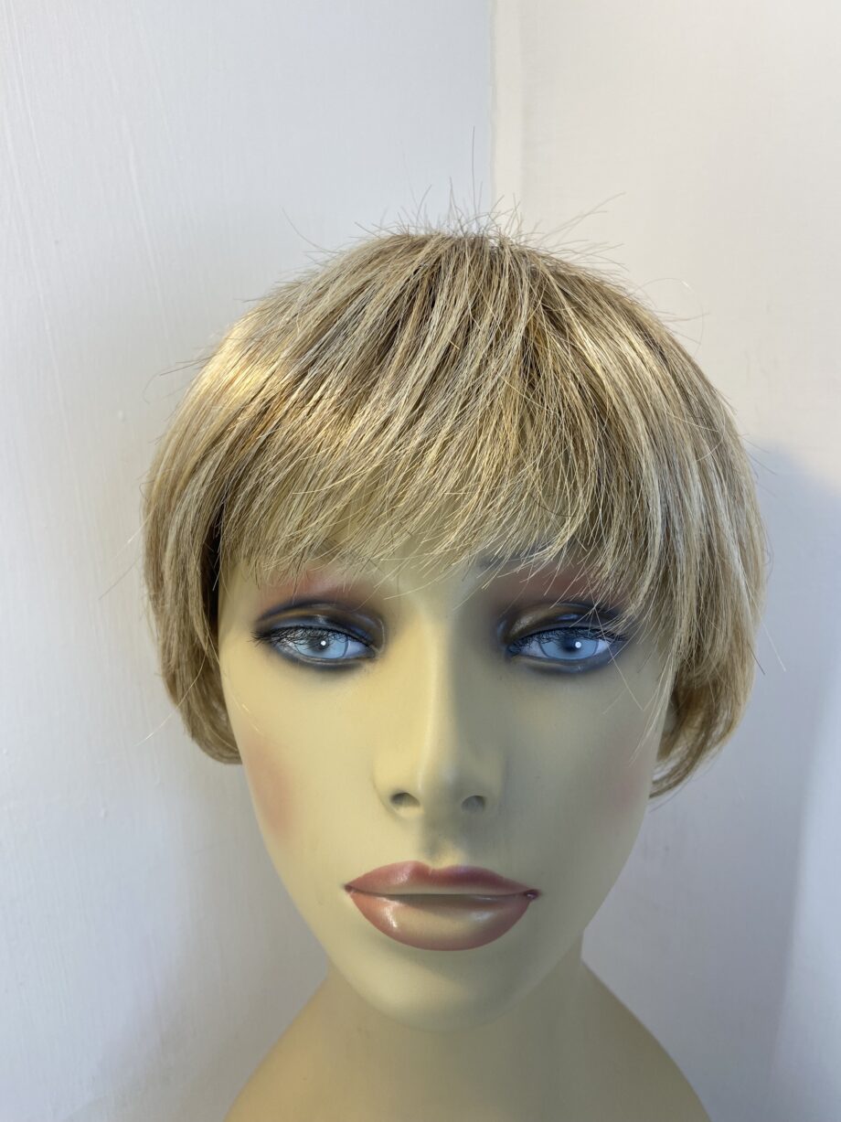 Beautiful blonde designer wig. Blss749
