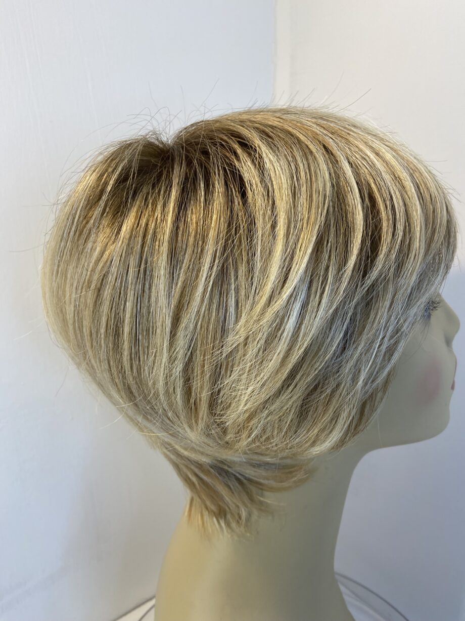 Beautiful blonde designer wig. Blss749