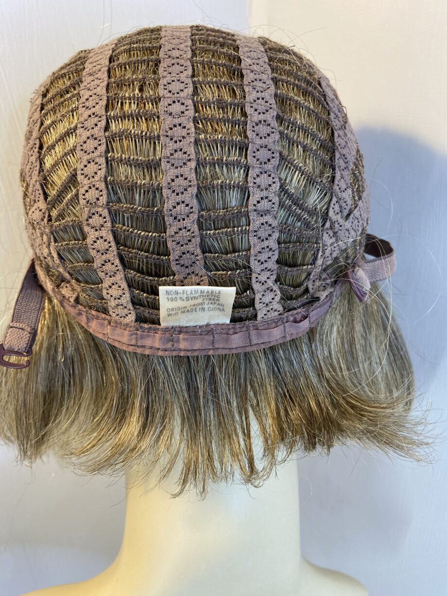 Stylish blonde shiny wig. Blms601
