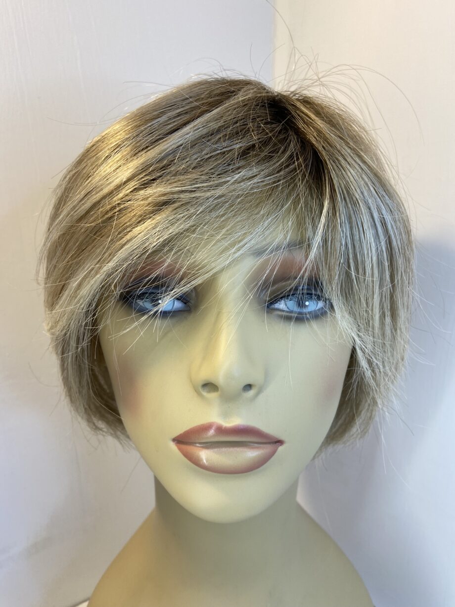 Rooted blonde shiny wig. Blss602