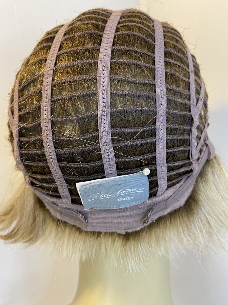 Rooted blonde shiny wig. Blss602