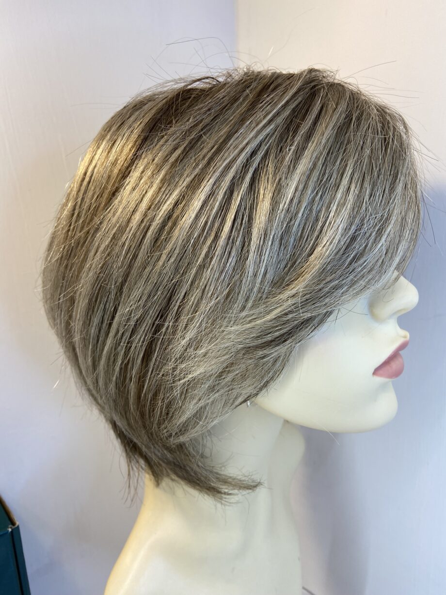Shiny soft cap blonde wig. Blms513