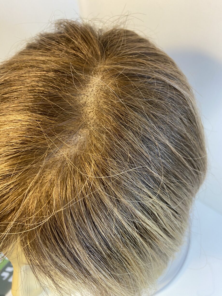 Blonde highlighted wig. Bblms514
