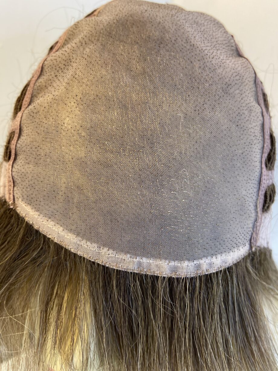 Blonde highlighted wig. Bblms514