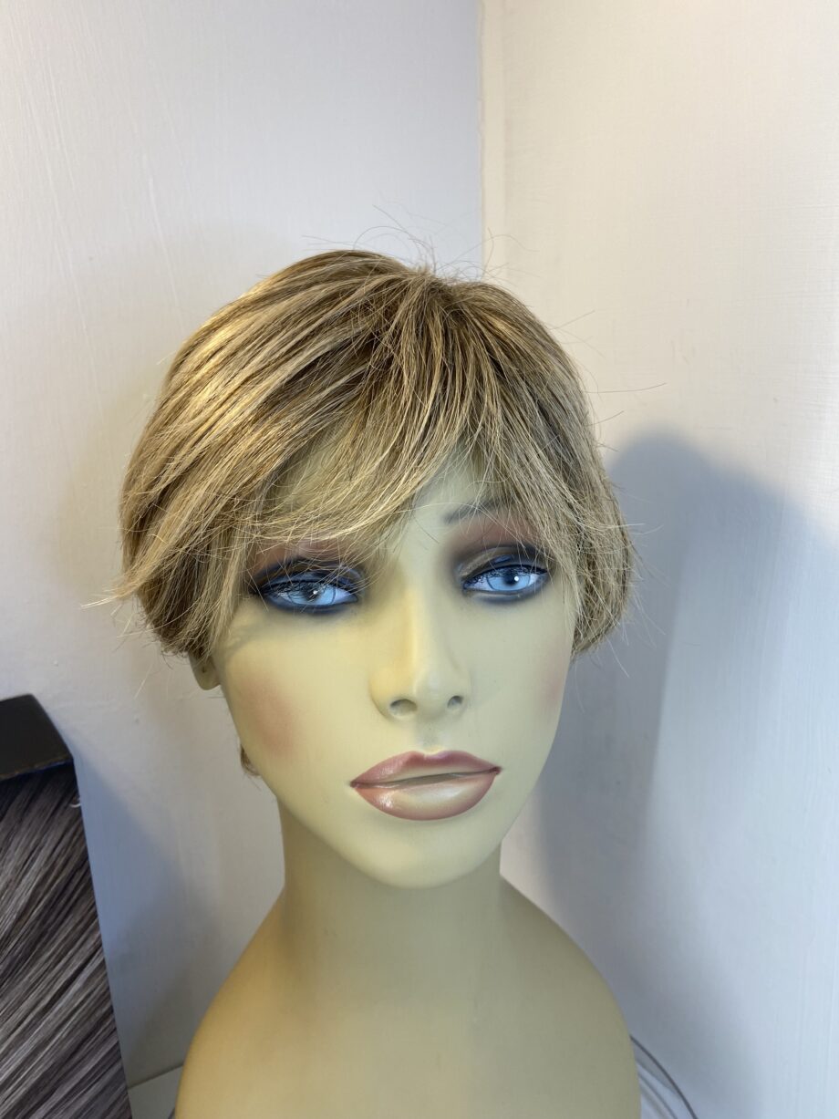 Hair society soft cap blonde wig. Bblms516