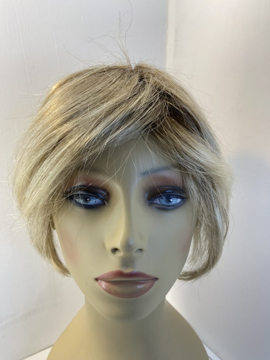 Blonde rooted stylish wig. Blms603