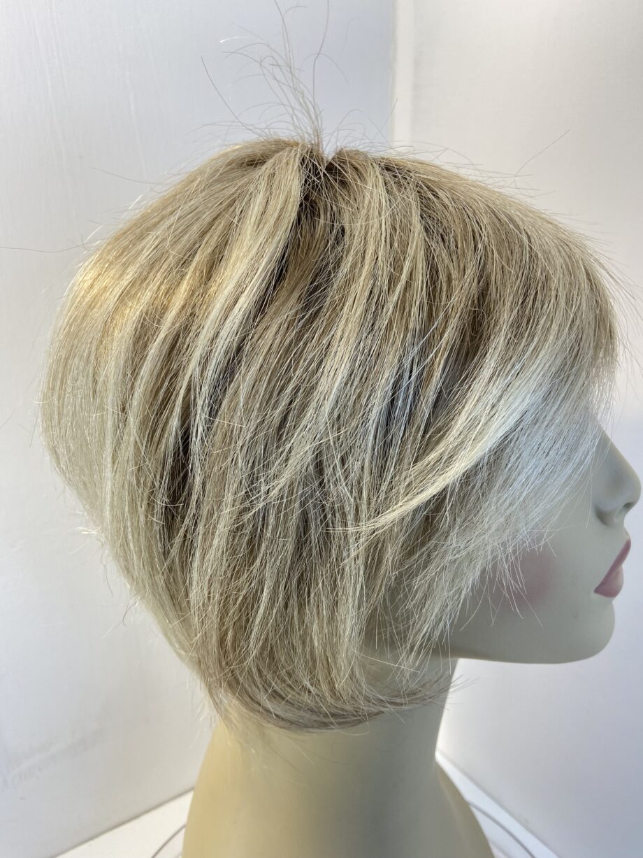 Blonde rooted stylish wig. Blms603