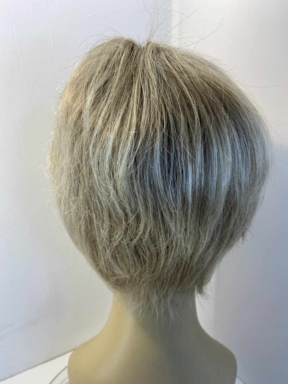 Blonde rooted stylish wig. Blms603