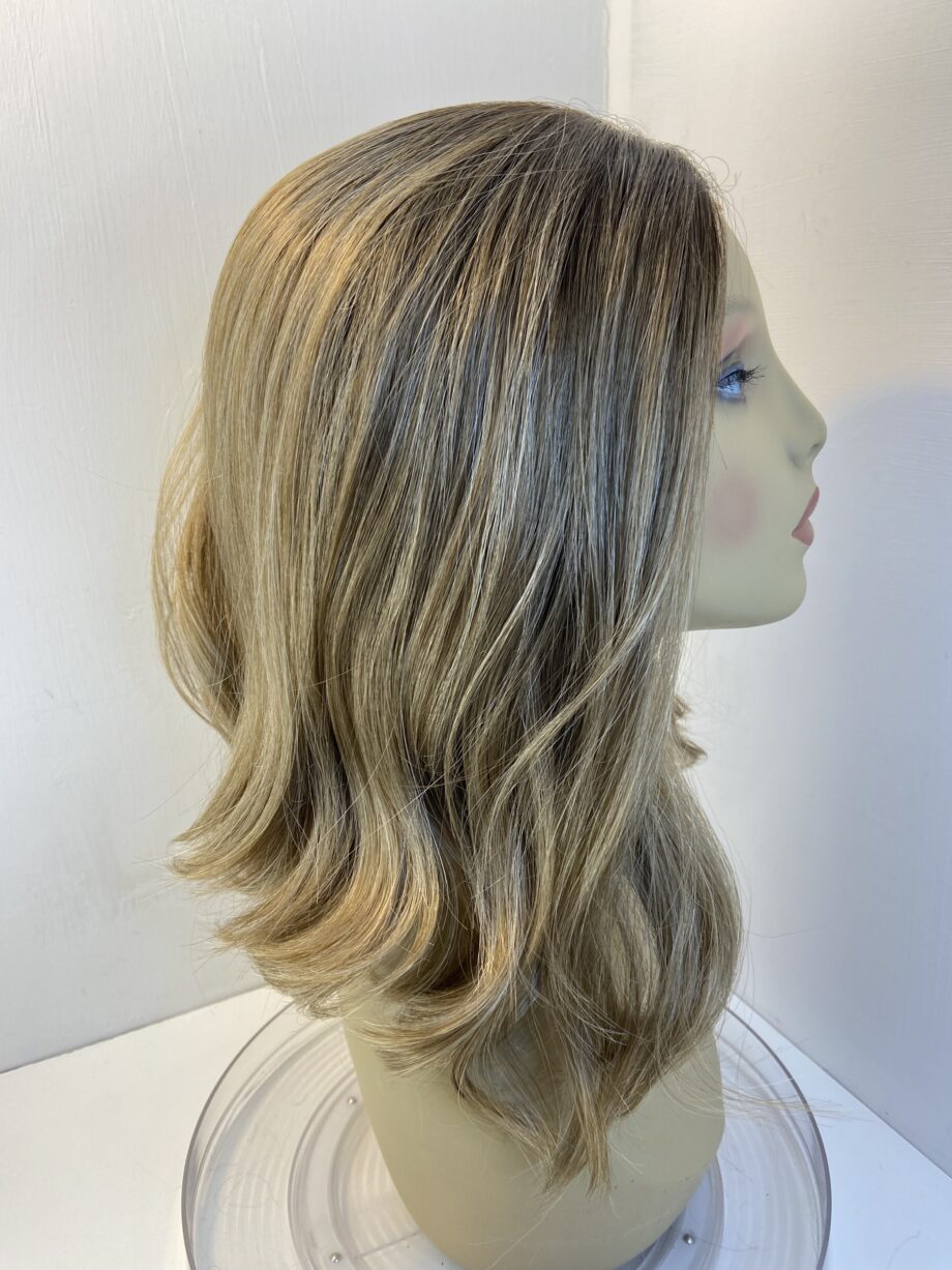 Blonde long rooted wig. Bllw604