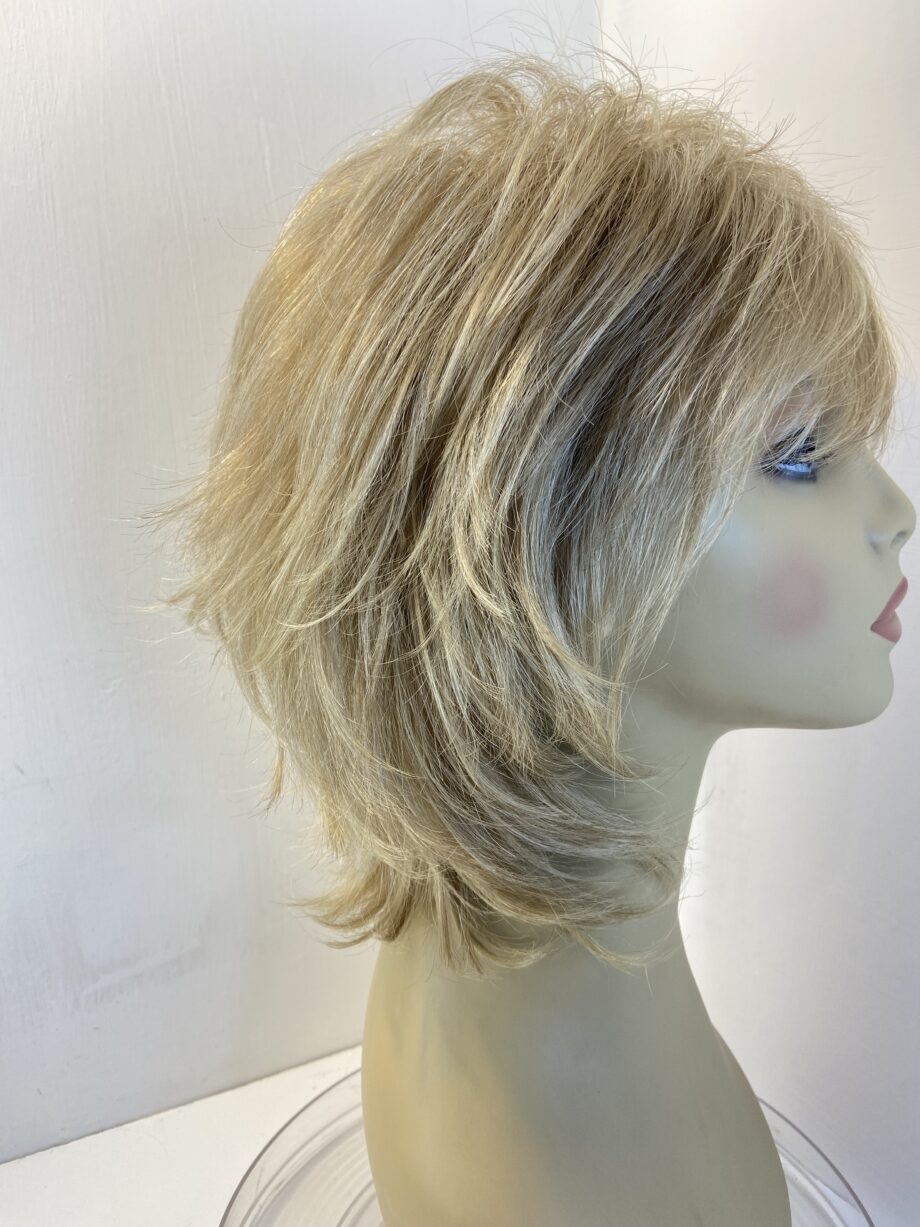 Noriko blonde wig. Blms618