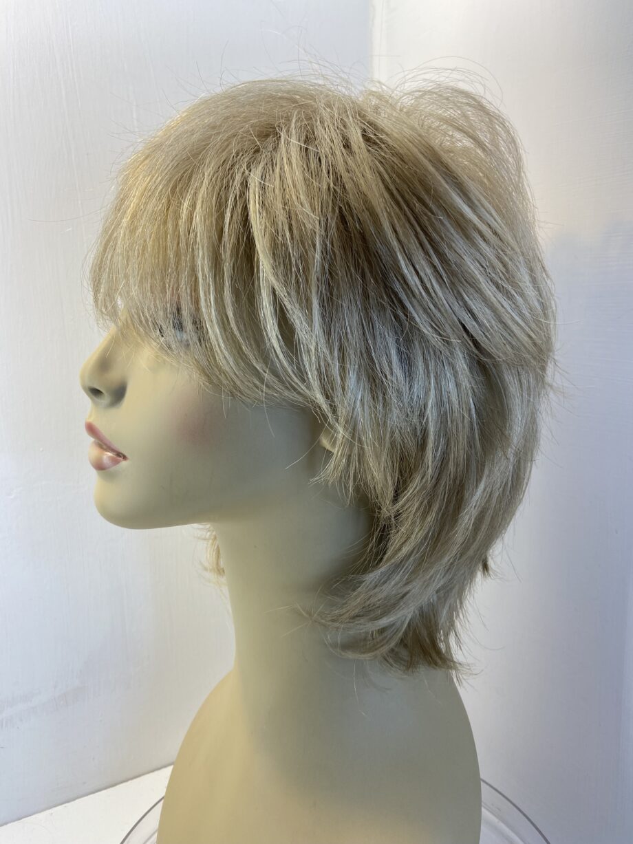 Noriko blonde wig. Blms618