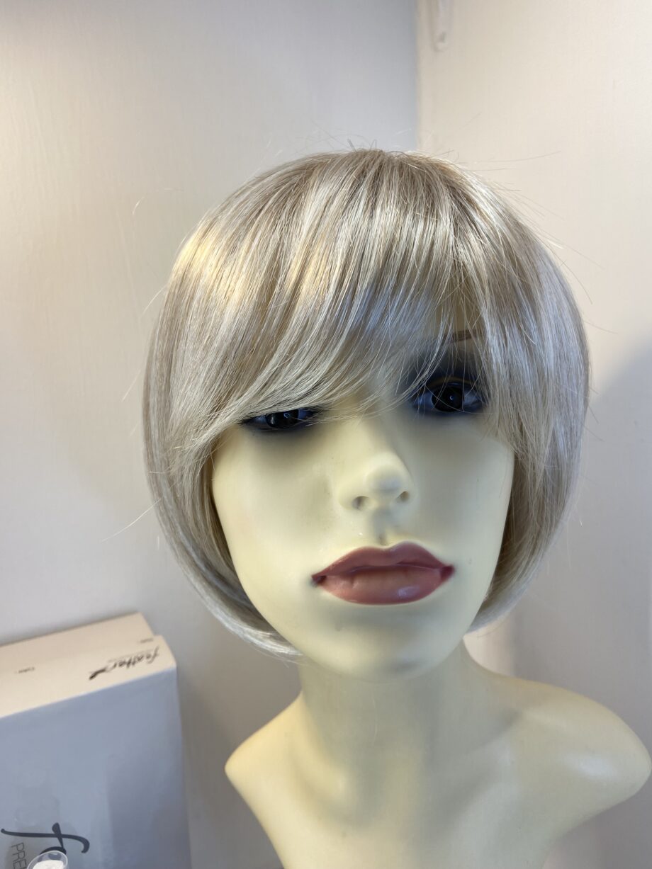 New feather champagne wig. Bblss512