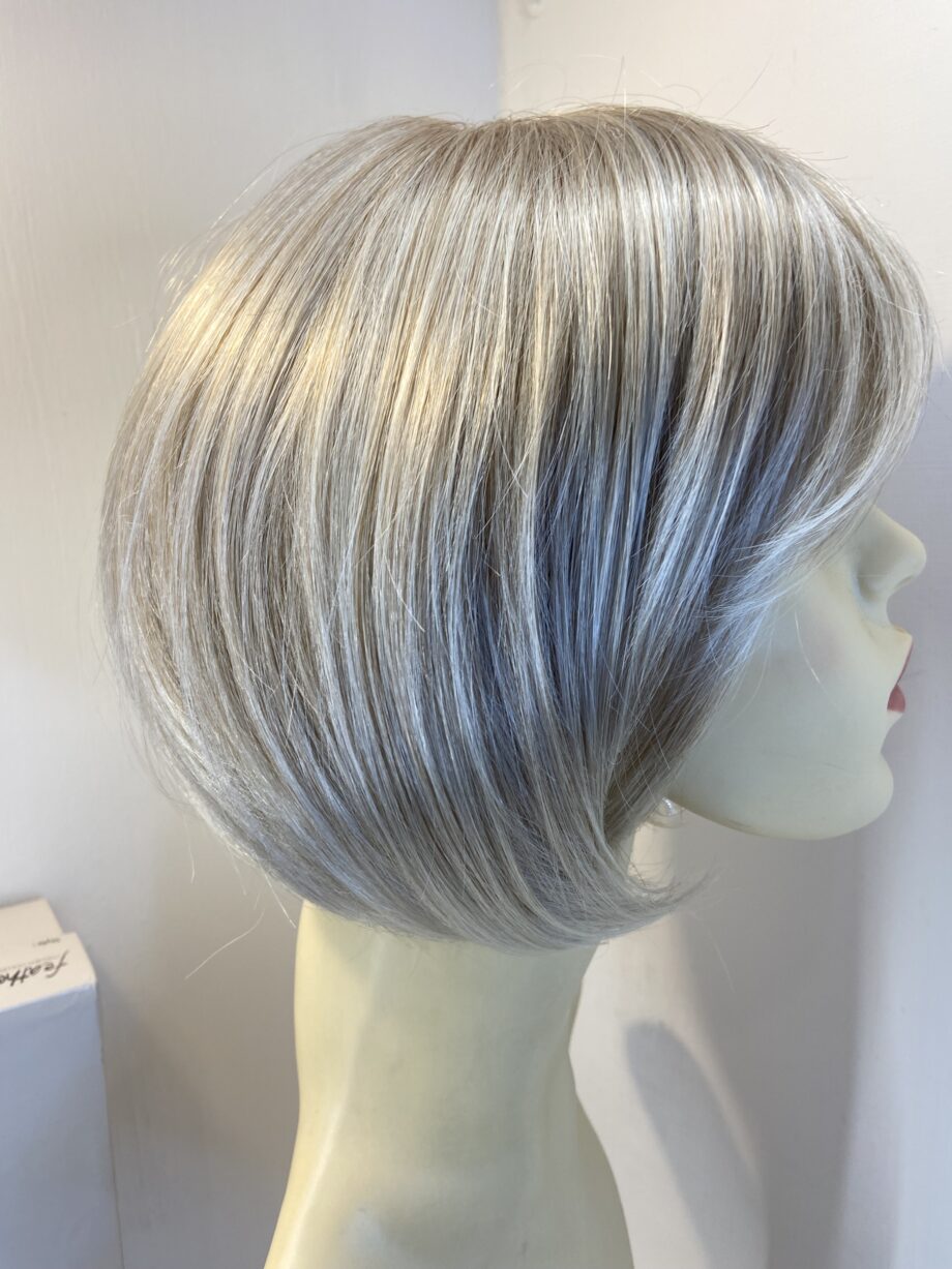 New feather champagne wig. Bblss512