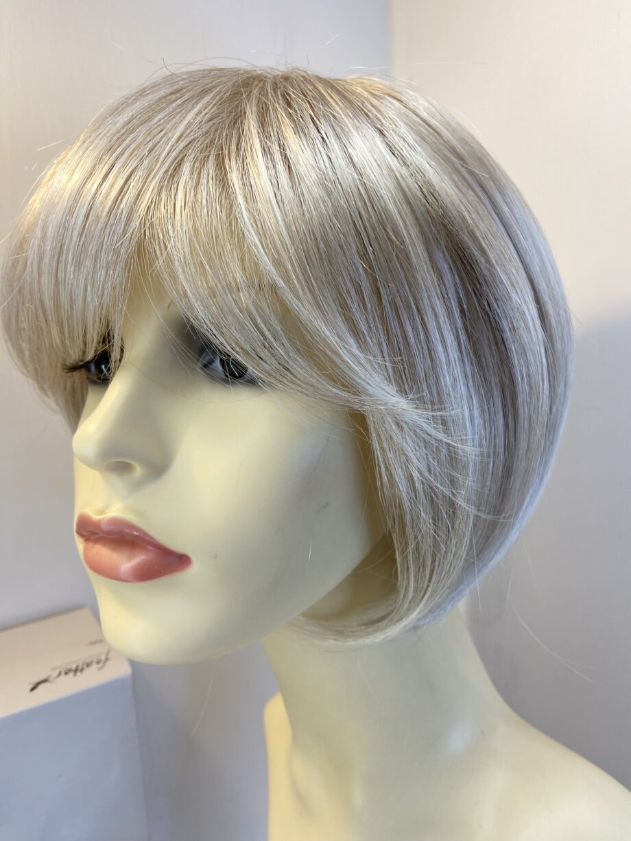 New feather champagne wig. Bblss512