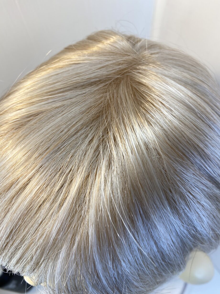 New feather champagne wig. Bblss512