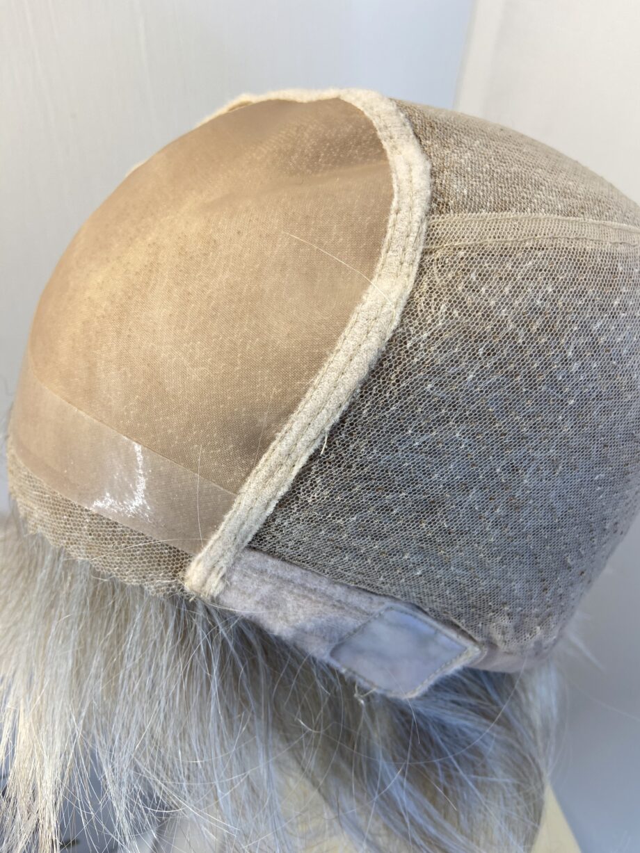 New feather champagne wig. Bblss512