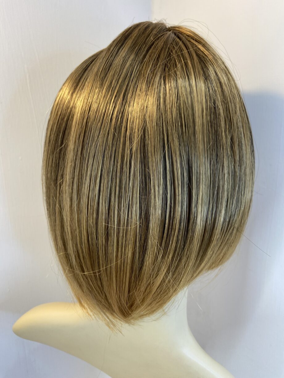 New shiny brown wig. Brms609