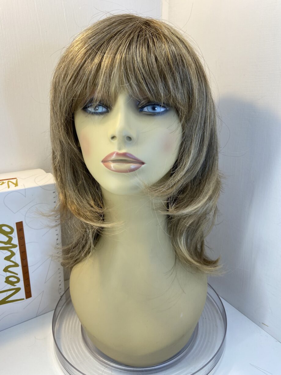 Shiny blonde long wig. Bllw513
