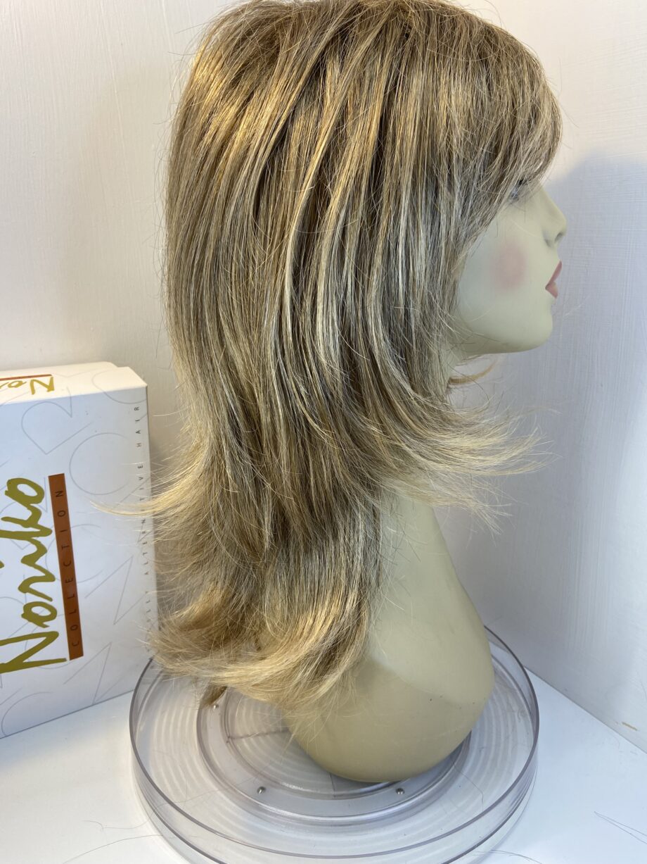 Shiny blonde long wig. Bllw513
