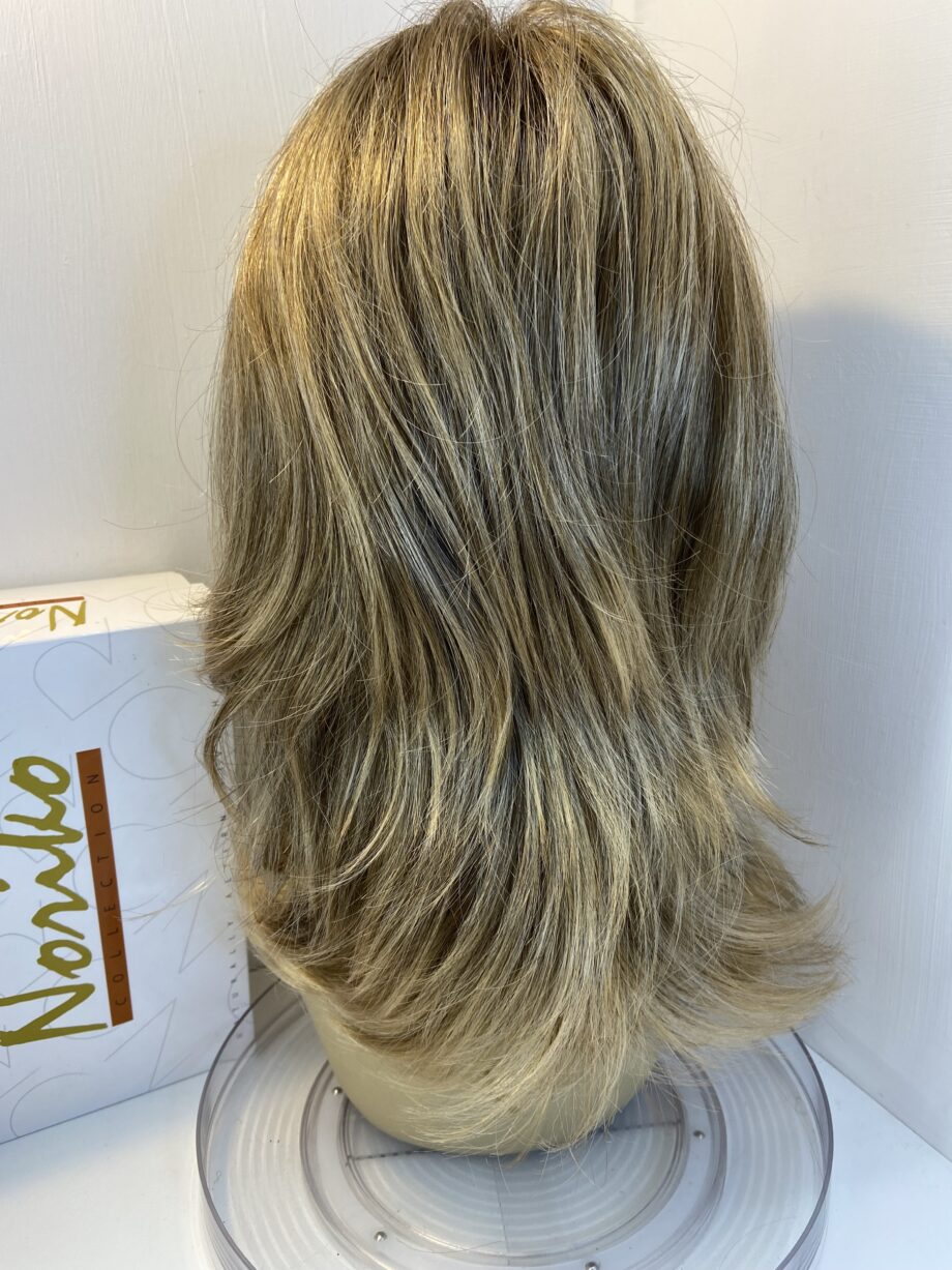 Shiny blonde long wig. Bllw513