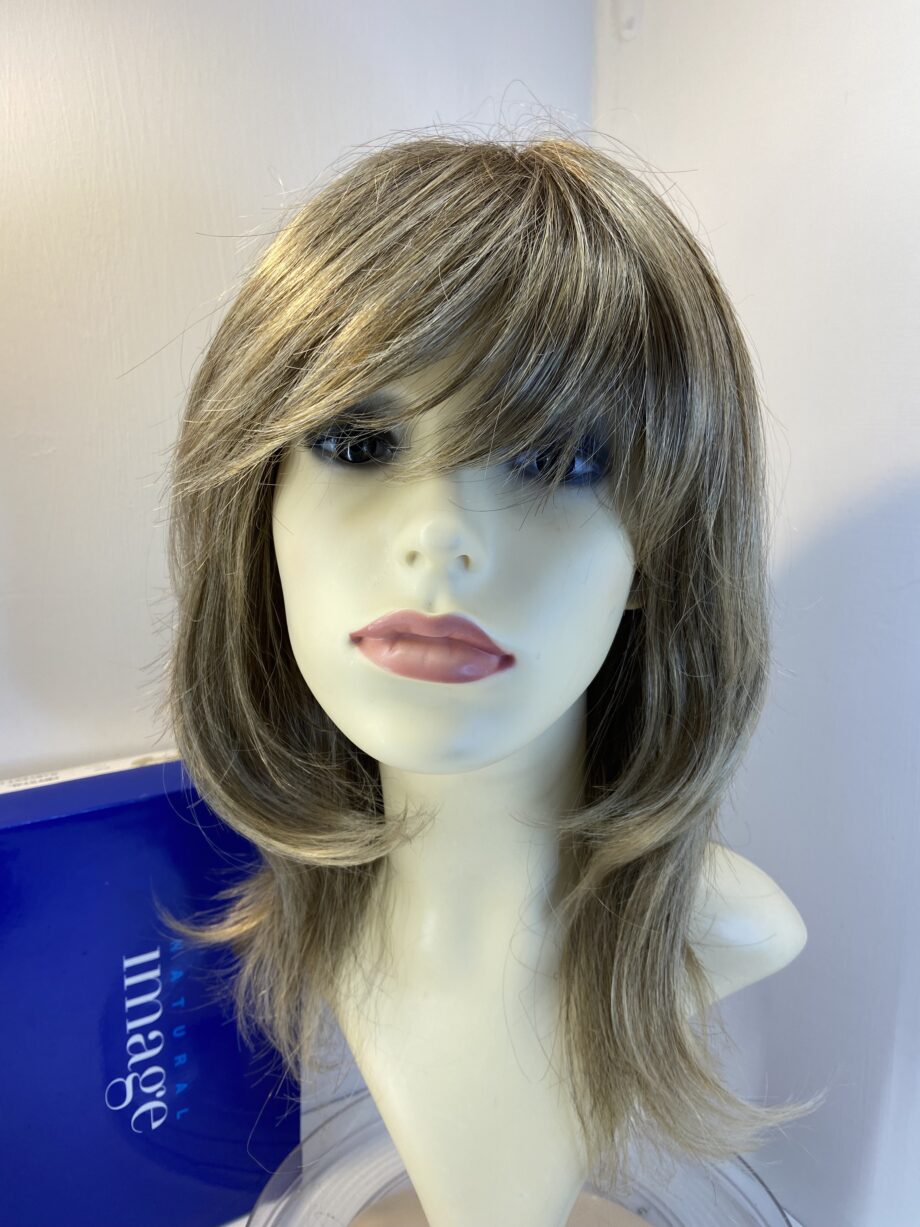 Long blonde wavy wig. Bblw514