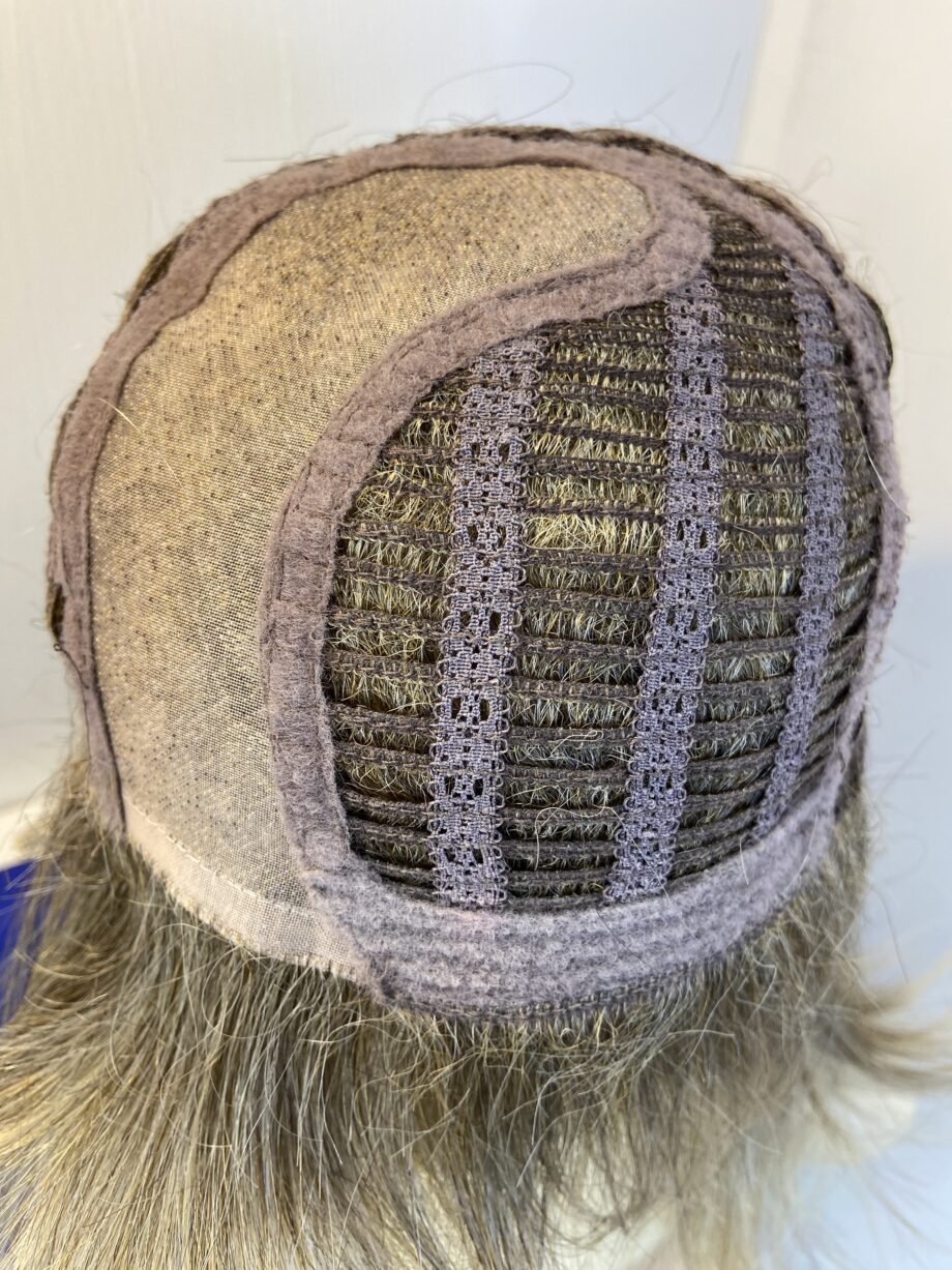 Long blonde wavy wig. Bblw514