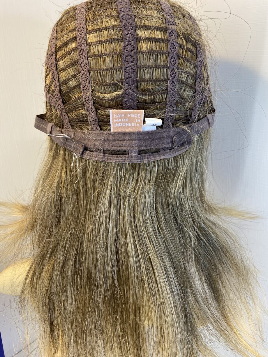 Long blonde wavy wig. Bblw514