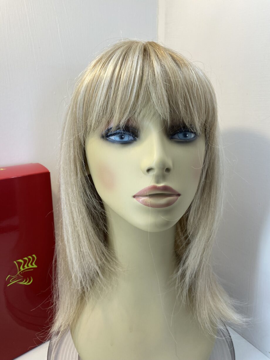 Long blonde wig. Bblms515