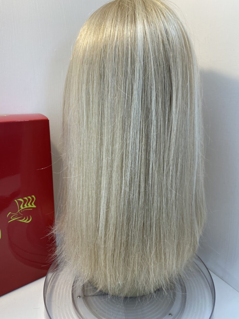 Long blonde wig. Bblms515