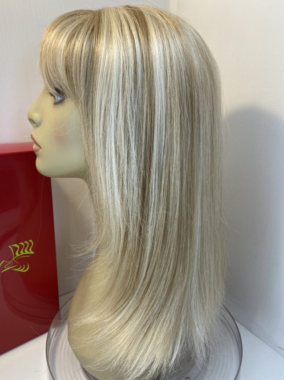 Long blonde wig. Bblms515