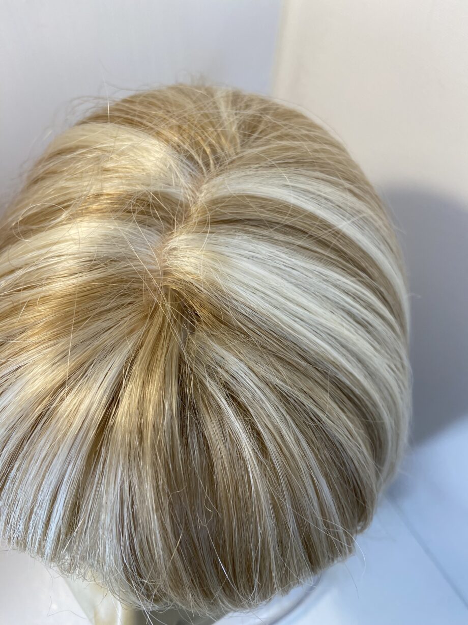 Long blonde wig. Bblms515