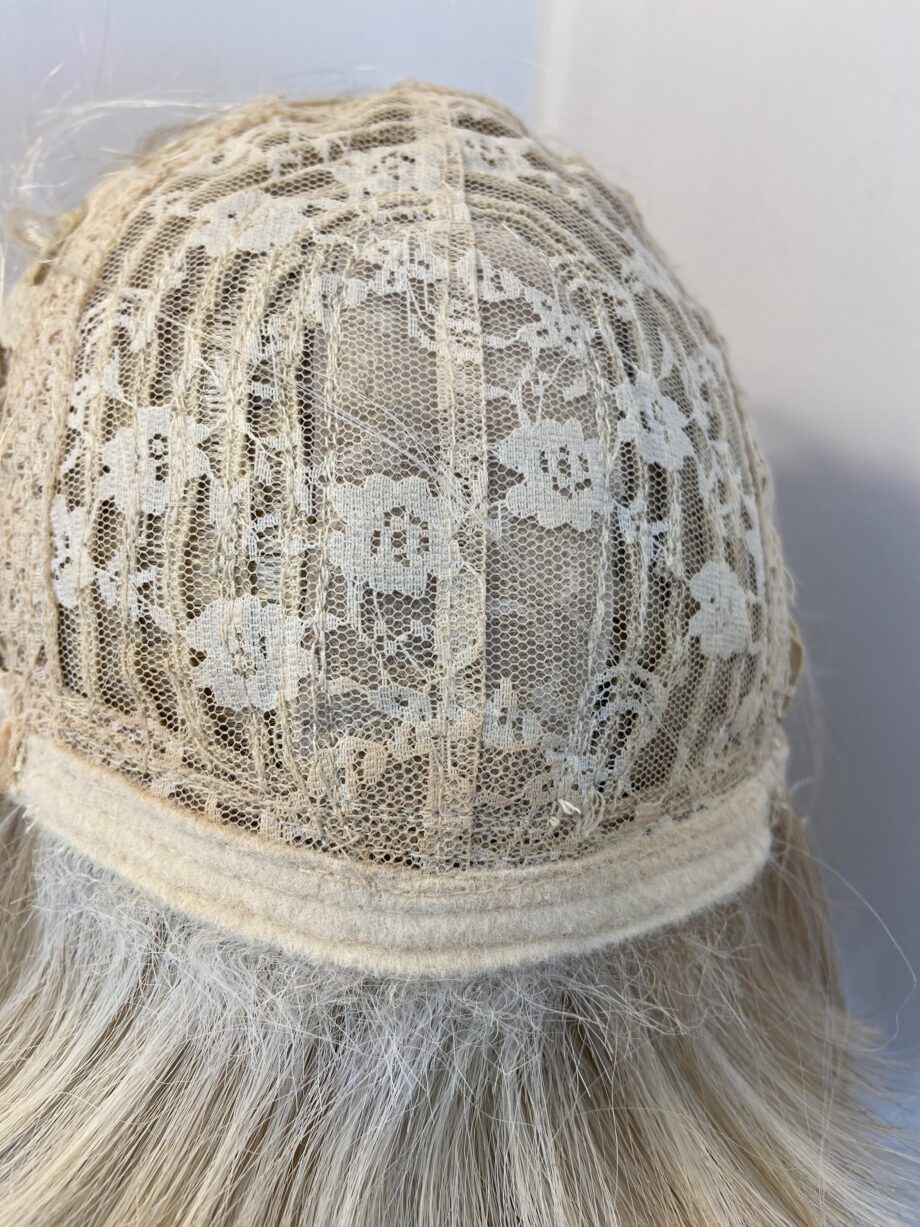 Long blonde wig. Bblms515