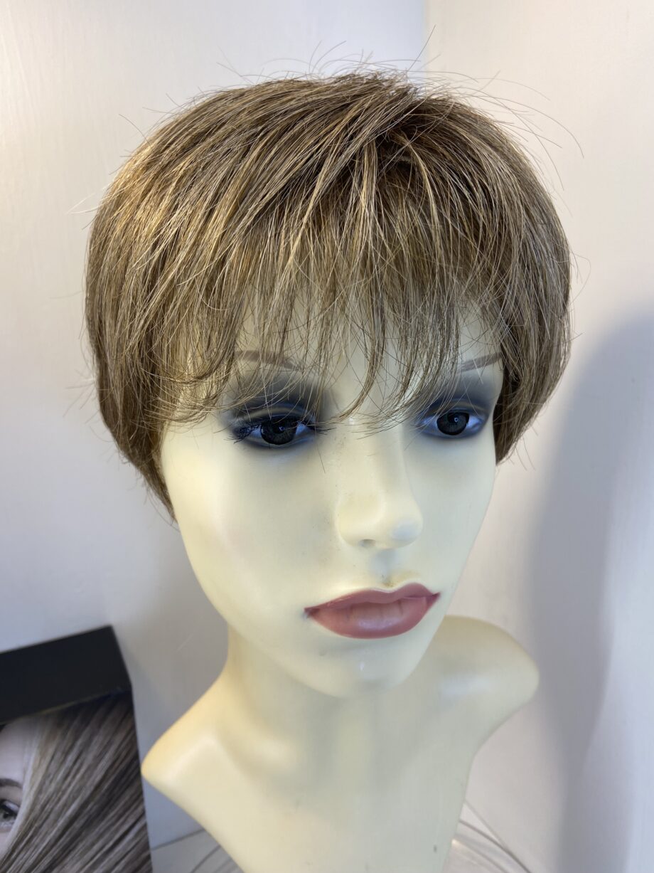 Short brown wig. Bbrss516