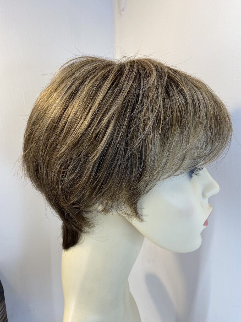 Short brown wig. Bbrss516