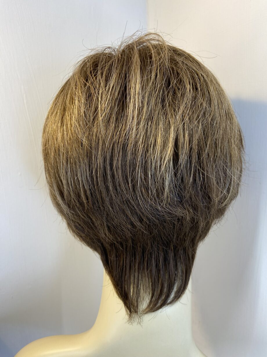 Short brown wig. Bbrss516