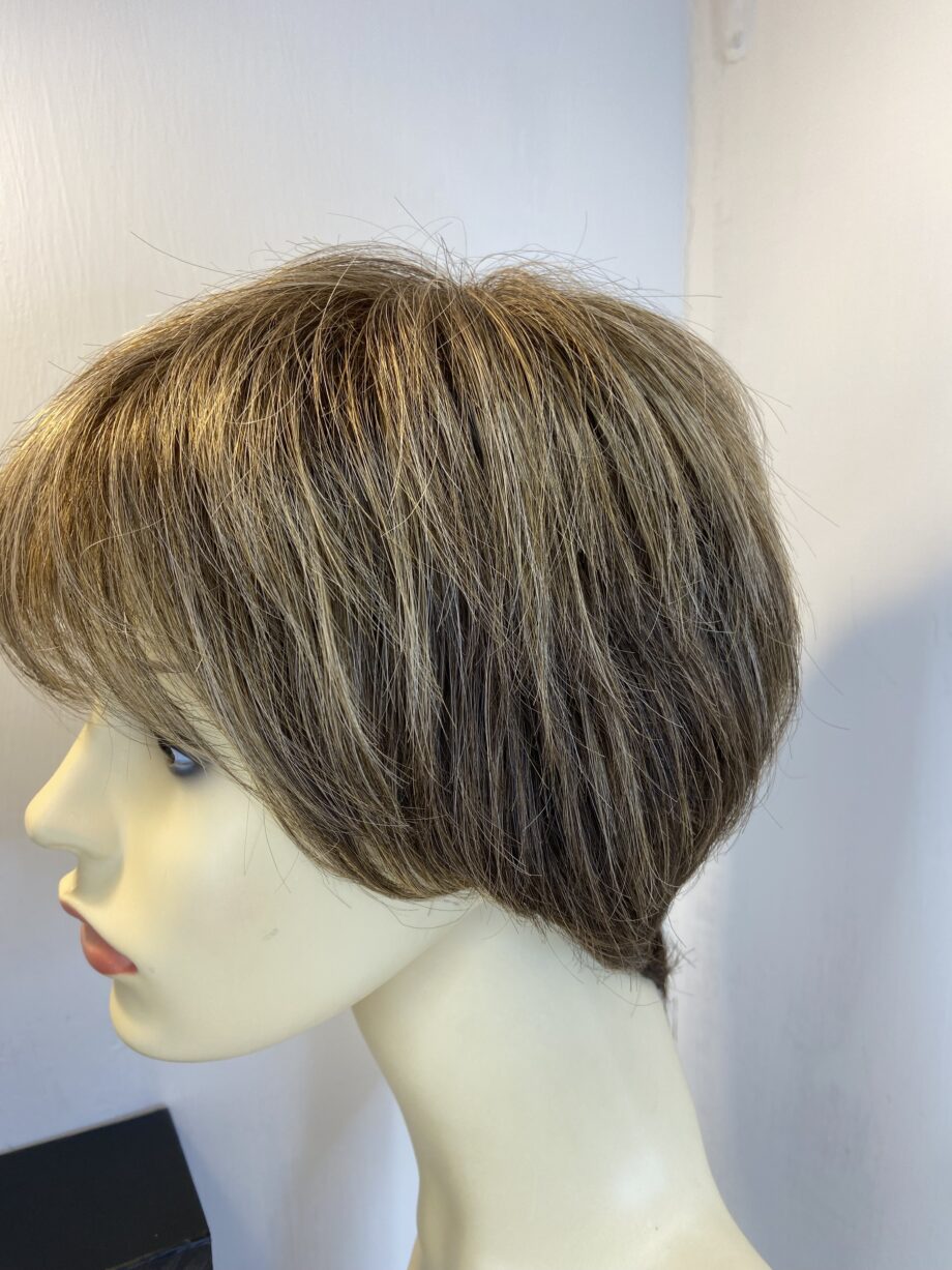 Short brown wig. Bbrss516