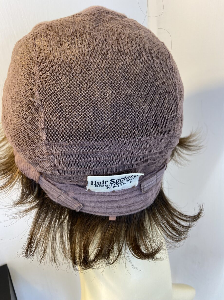 Short brown wig. Bbrss516